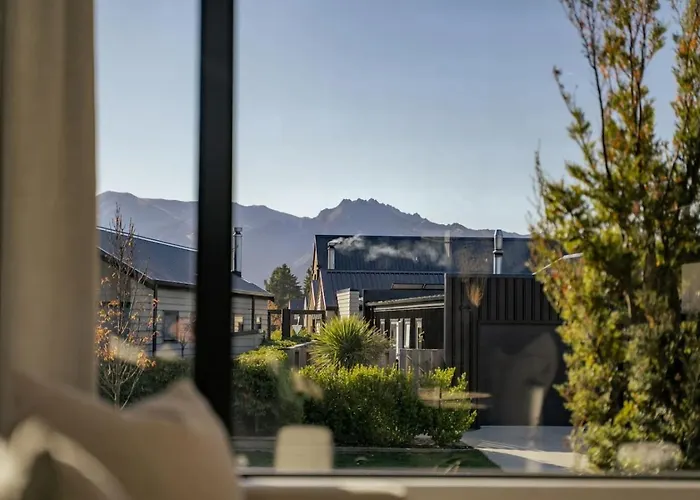 Whare Toi | Designer With Mountain Views * 瓦纳卡