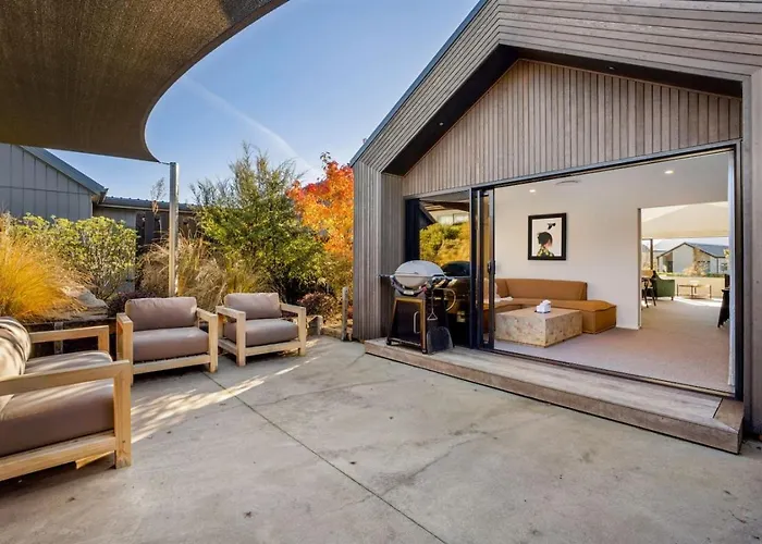 Whare Toi | Designer With Mountain Views 度假居