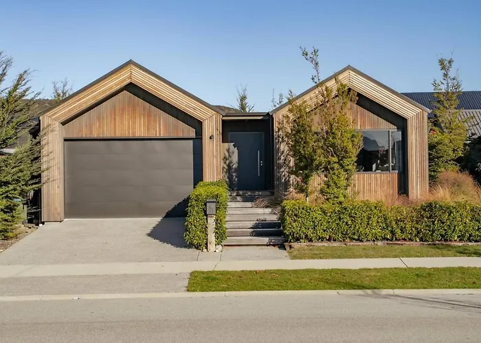 度假居 Whare Toi | Designer With Mountain Views