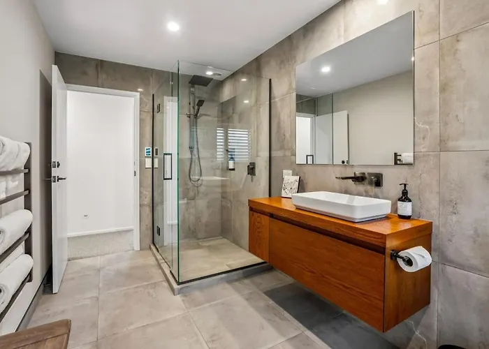 Whare Toi | Designer With Mountain Views 度假居 瓦纳卡