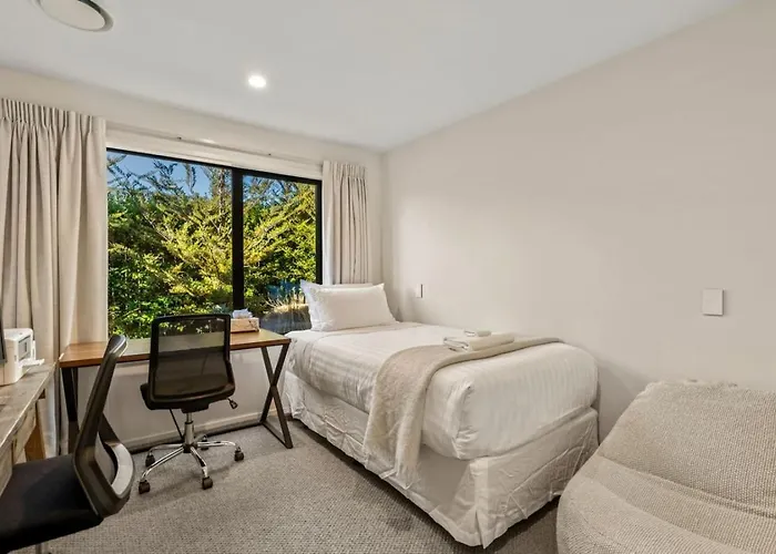 度假居 Whare Toi | Designer With Mountain Views *