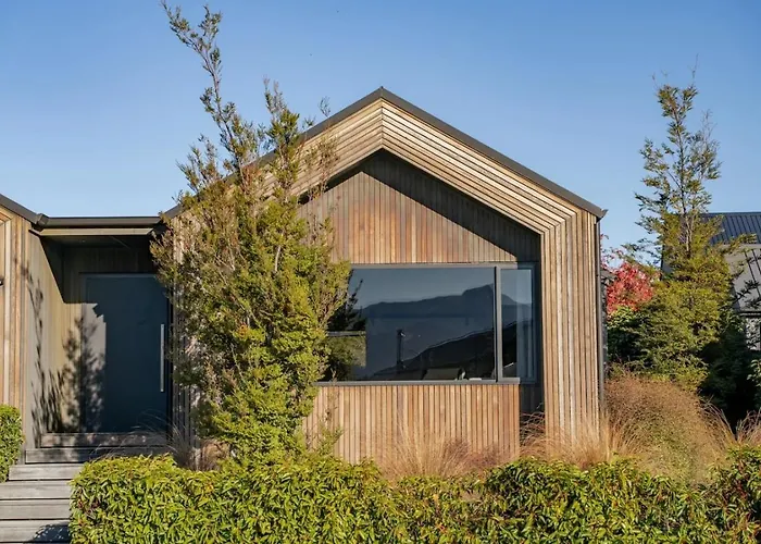 度假居 Whare Toi | Designer With Mountain Views *
