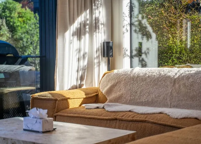Whare Toi | Designer With Mountain Views * 瓦纳卡